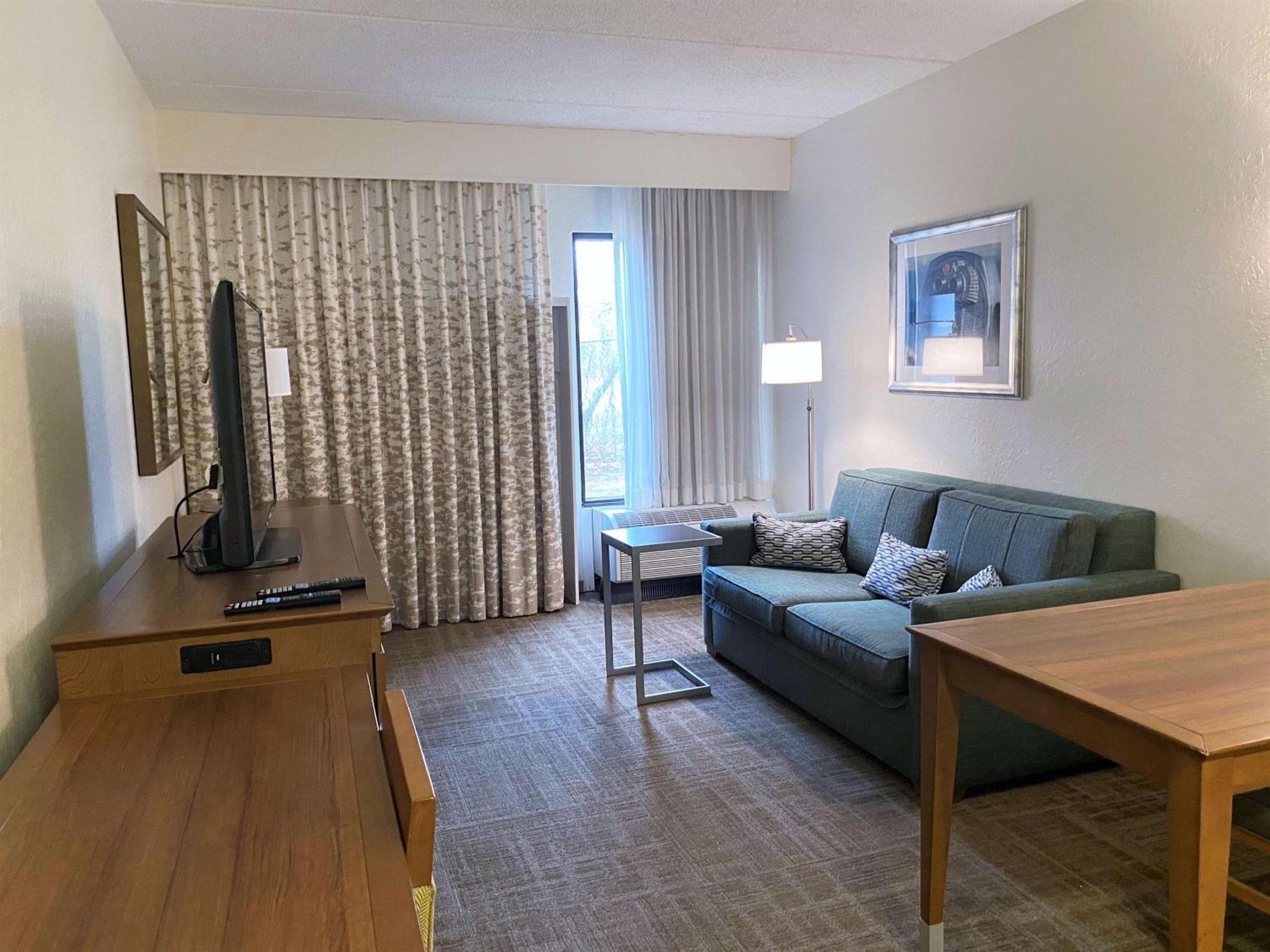 Hampton Inn By Hilton Milford Exteriör bild