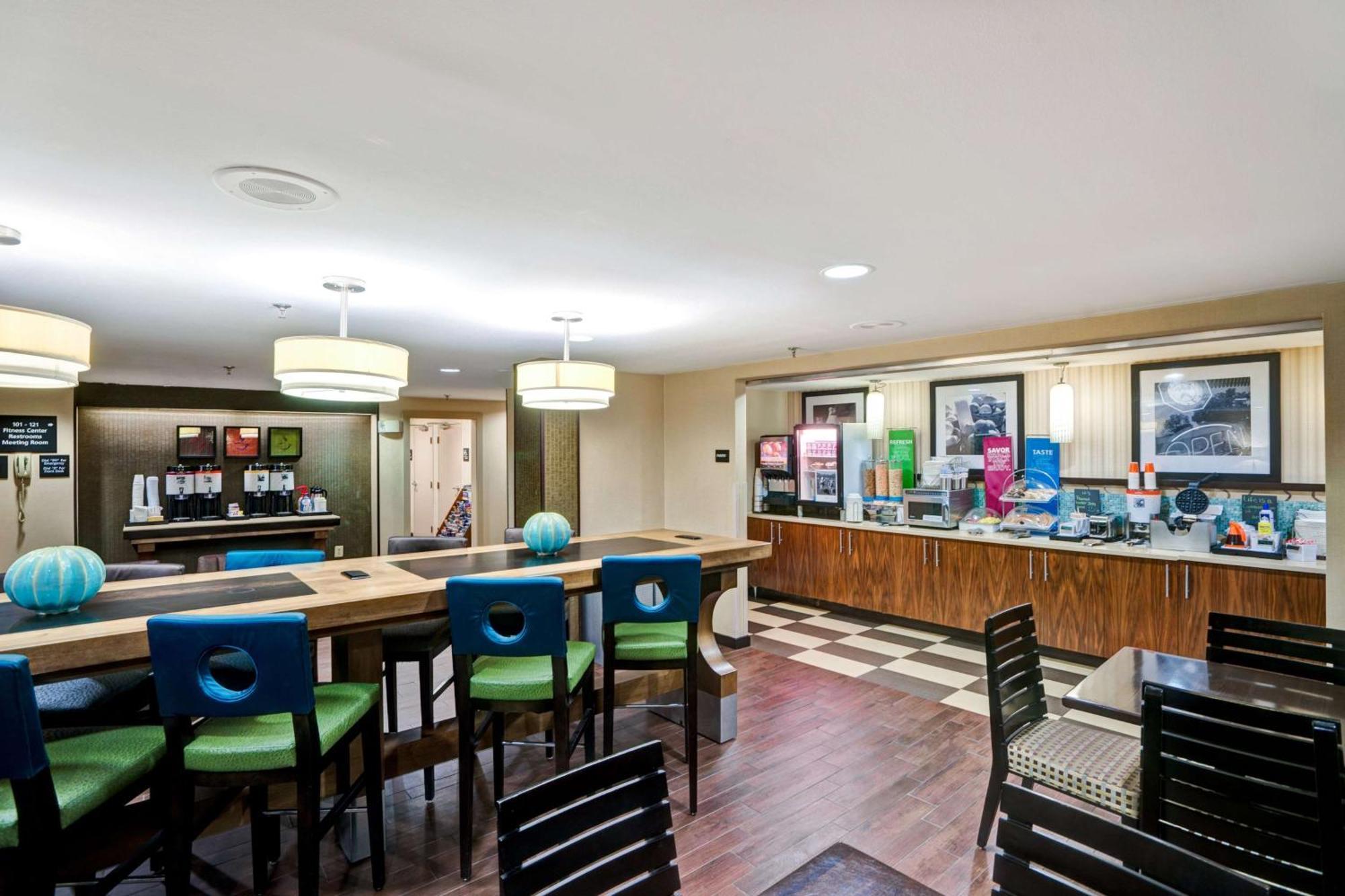 Hampton Inn By Hilton Milford Exteriör bild