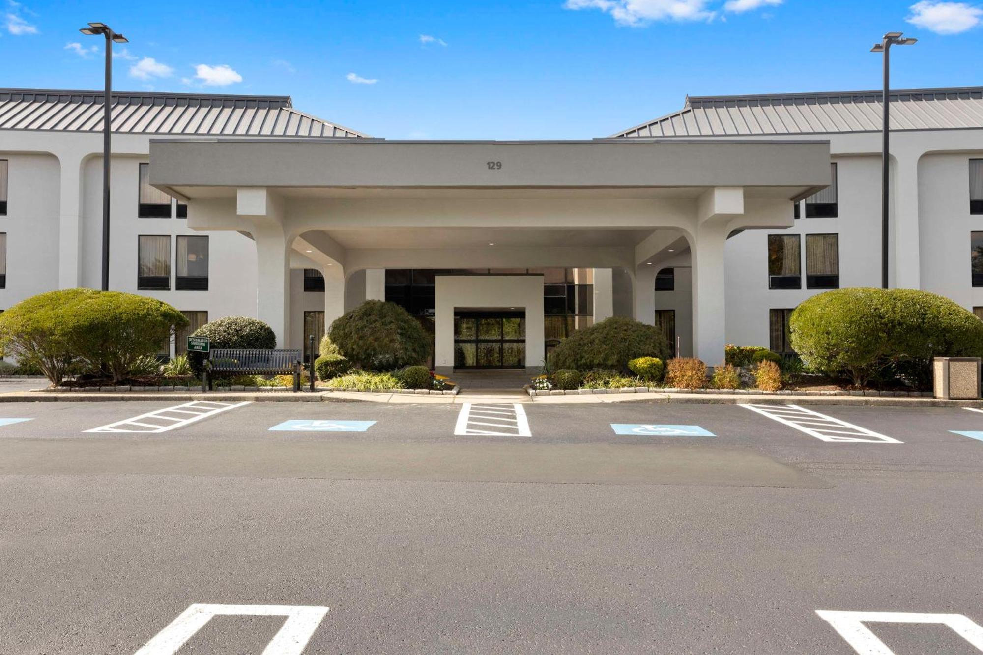 Hampton Inn By Hilton Milford Exteriör bild