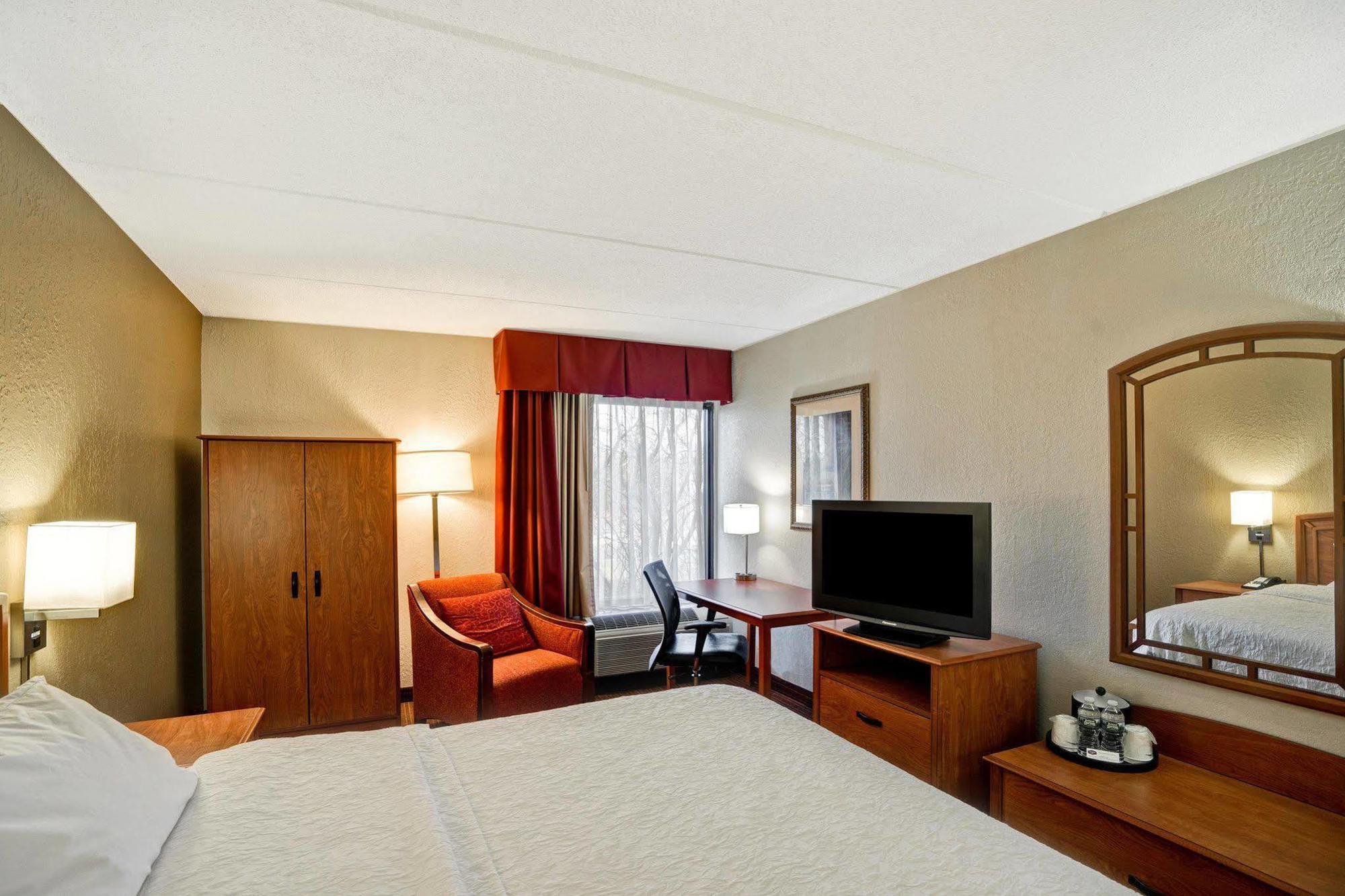 Hampton Inn By Hilton Milford Exteriör bild